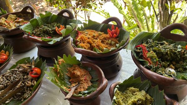 Makanan Tradisional Makanan tradisional di Desa Wisata Duren Sari Trenggalek, Jawa Timur. (Foto: Annastasya Rizqa)