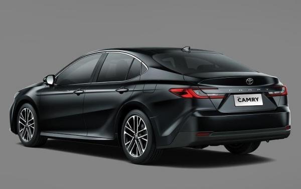 Sedan Camry Belakang