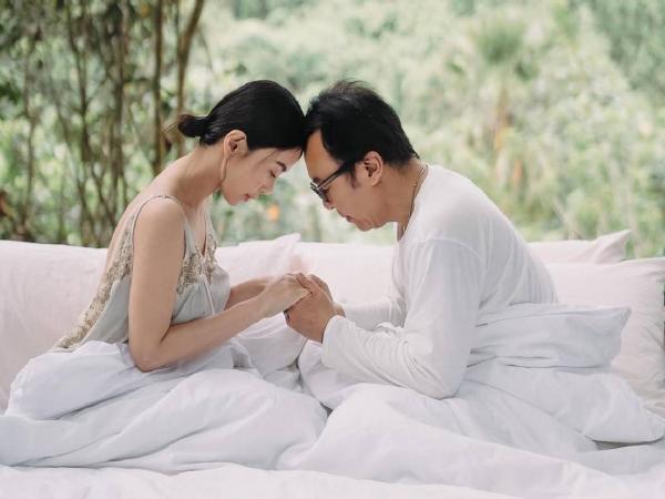 Ari Lasso dan Dearly Desiana saat liburan bersama. (Foto: Instagram)