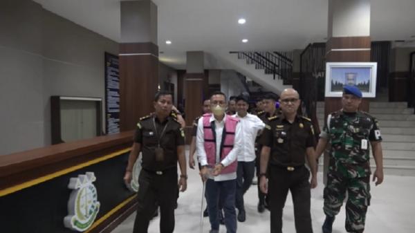 RS tersangka baru korupsi Kejati Sumut menetapkan, RS Karyawan swasta sebagai tersangka dalam kasus dugaan korupsi pengadaan dua unit kapal tunda untuk Cabang Dumai, Senin (13/10/2025). (Foto: Istimewa).