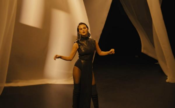 Wajah Selena Gomez Selena Gomez di musik video In The Dark. (Foto: Youtube)