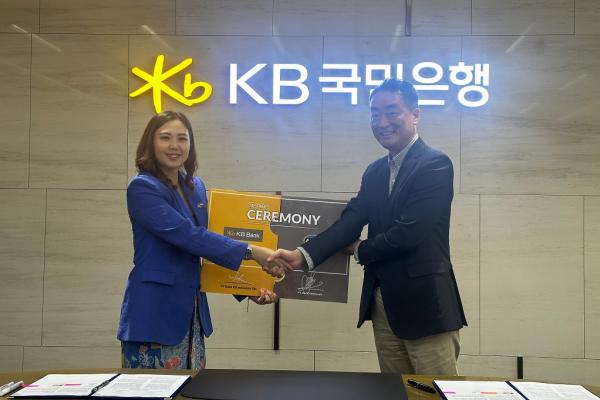 Signing Ceremony CEO ALTO Network, Gretel Griselda beserta tim dengan Chief Financial Officer KB Bank Indonesia Janghyuk Im. (Foto: ALTO Network)