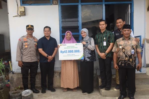 Penyerahan Santunan Jaminan Kematian BPJS Ketenagakerjaan kepada ahli waris. (Foto: dok Pemkot Kediri)