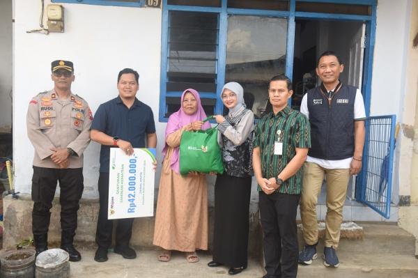 Penyerahan Santunan Jaminan Kematian BPJS Ketenagakerjaan kepada ahli waris. (Foto: dok Pemkot Kediri)
