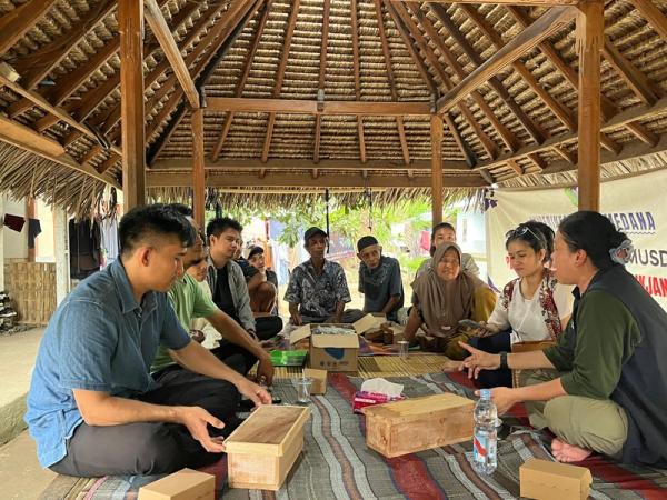 Inovasi Peternakan Trigona Berbasis Eduekowisata di Desa Medana. (Foto: dok UBG)