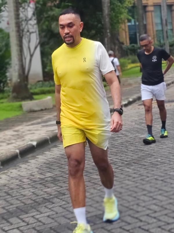 OOTD Ahmad Syahroni yang viral di media sosial. (Foto: Instagram)