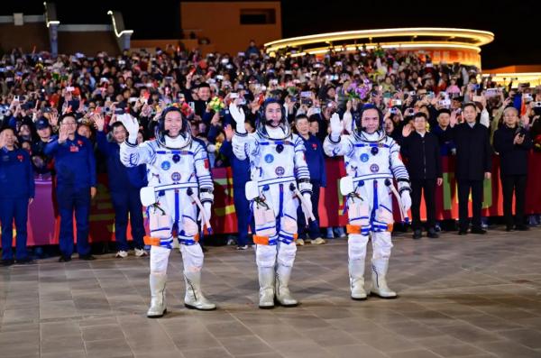 3 astronaut China ini viral gegara terdampar di luar angkasa. (Foto: ZUMAPRESS)