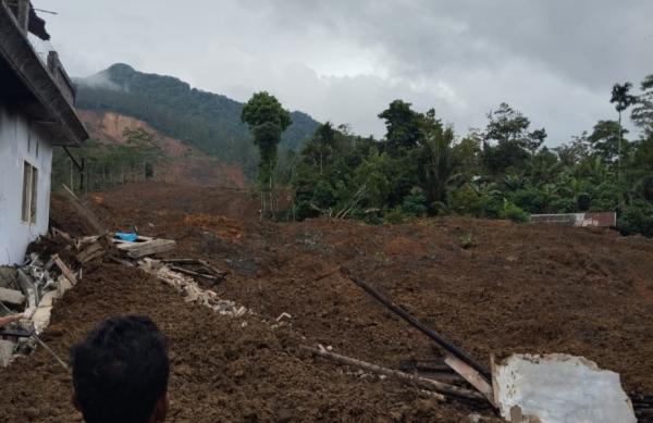 Kondisi Terkini Longsor di Pandanarum Banjarnegara, 1 Tewas 2 Hilang dan 40 Rumah Tertimbun