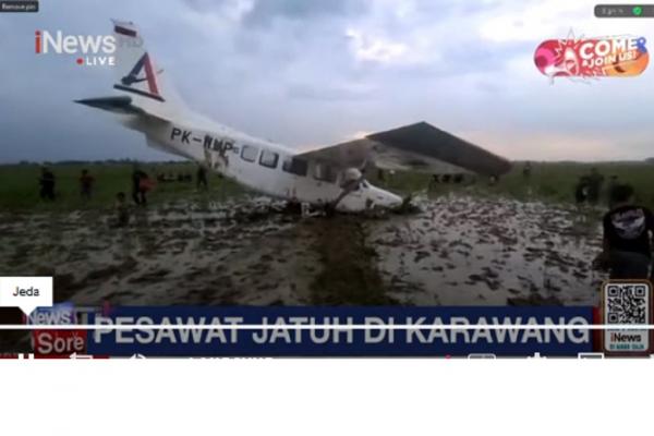 Pesawat Jatuh Kabupaten Karawang Penampakan pesawat jatuh di Karawang. (Foto: iNews)