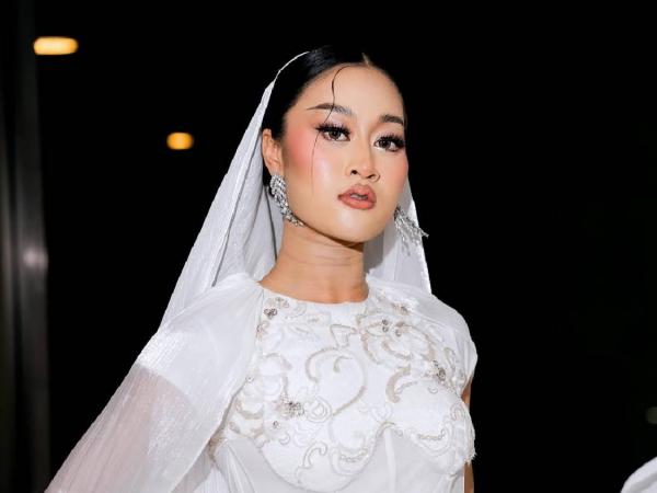Penyanyi Malaysia keturunan Indonesia Aisha Retno dihujat netizen usai menyebut batik dari Indonesia. (Foto: Instagram)
