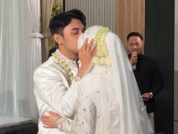 Fiki Naki Menikah Fiki Naki dan Tinandrose menikah hari ini, Senin (24/11/2025). (Foto: Instagram)