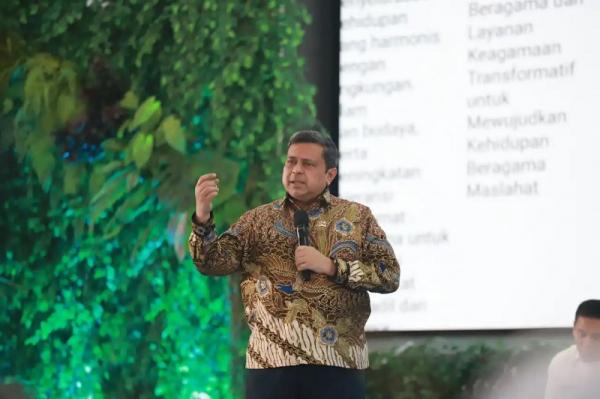 BPJPH Dorong Pemda Fasilitasi Sertifikasi Halal Kepala BPJPH Ahmad Haikal Hasan mendorong pemerintah daerah untuk aktif memfasilitasi pelaku UMK dalam memperoleh sertifikasi halal. (Foto: dok BPJPH)