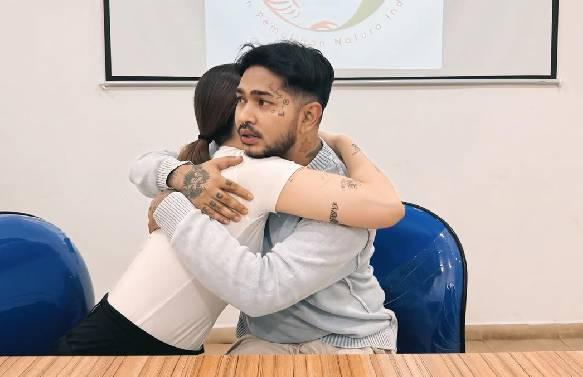 Onad dan Beby Onadio Leonardi dijenguk Beby Prisillia di pusat rehabilitasi. (Foto: Instagram)