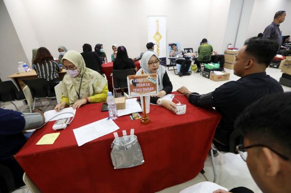 Donor Darah MNC Peduli 2 MNC Peduli menggelar kegiatan donor darah yang berlangsung di iNews Tower, Kebon Sirih, Jakarta, Kamis (4/12/2025). (Foto: Aziz Indra)