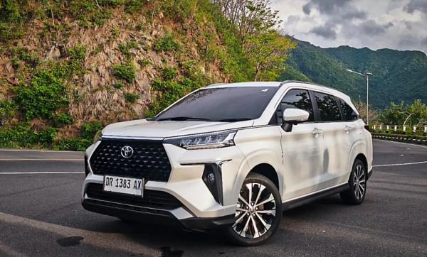 Menguji Batas Irit Veloz Hybrid, Begini Perjalanan dengan Deretan Mobil xEV Toyota di Lombok