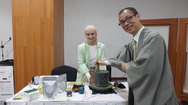 Keseruan acara Experiencing Japanese Food Culture: Matcha and Sweets. (Foto: Annastasya Rizqa)