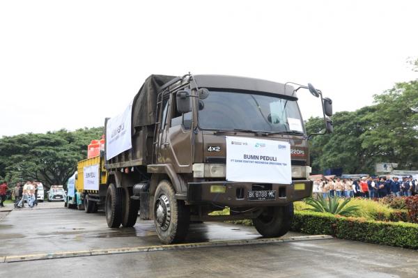 Truk Bantuan Danantara dan BP BUMN Truk pengangkut bantuan bencana yang dilepas Danantara dan BP BUMN ke Aceh. (Foto: Istimewa)