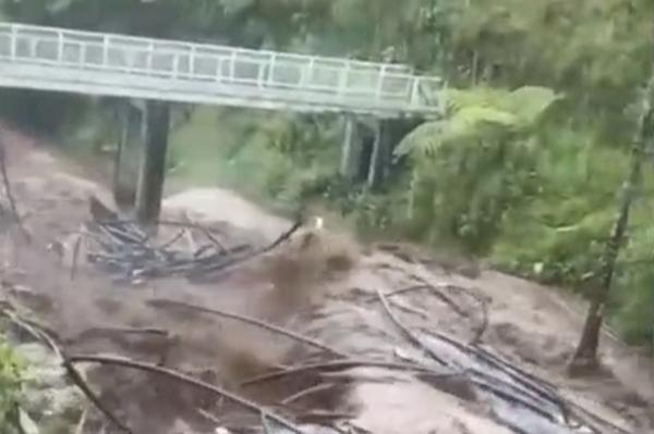 Detik-Detik Banjir Bandang Terjang Wisata Guci Tegal, BNPB Belum Terima Laporan Korban