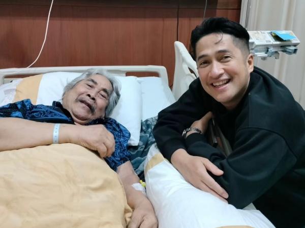 Jaja Miharja dirawat di RS lagi Momen Irfan Hakim menjenguk Jaja Miharja yang kembali dirawat di rumah sakit. (Foto: Instagram)