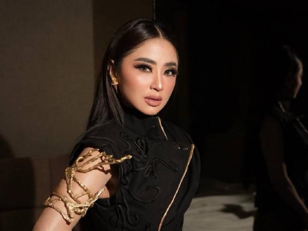 Viral Dewi Perssik Berharap Prabowo Subianto Jadi Presiden Seumur Hidup!