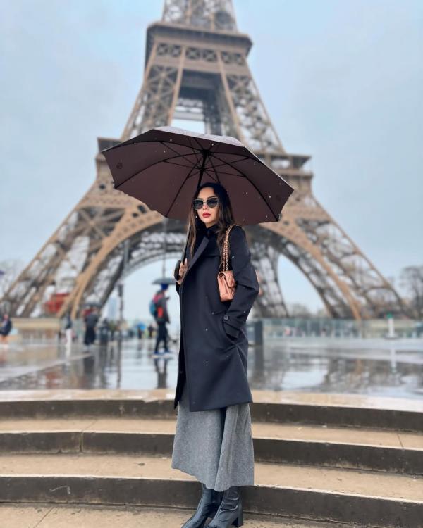 Aura Kasih di Paris Aura Kasih saat liburan di Paris. (Foto: Instagram)