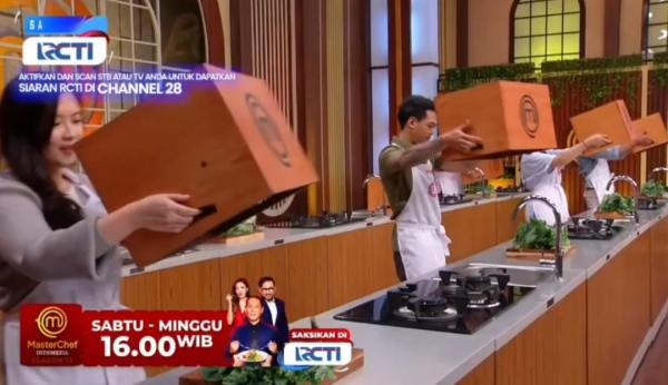 Tantangan Mystery Box Tantangan Mystery Box di MasterChef Indonesia Season 13. (Foto: RCTI)