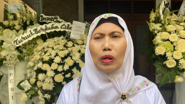 Popi, pelayat Muslim yang datang mendoakan mendiang Romo FX Mudji Sutrisno. (Foto: Mei Sada Sirait)