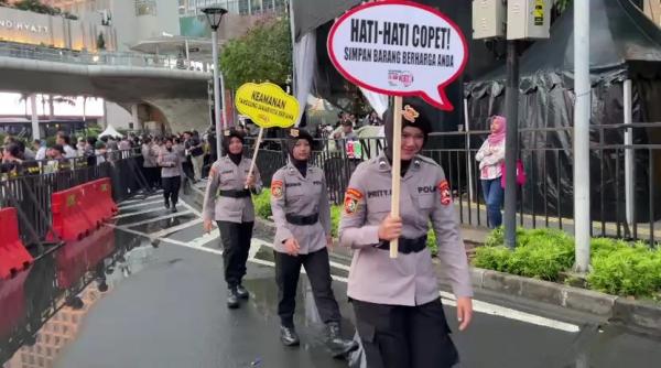 Polwan di Bundaran HI Para Polwan telah berjaga di Bundaran HI. (Foto: Ravie Wardani)