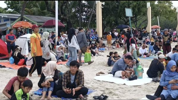 Suasana Pantai Lagoon Ancol Suasana Pantai Lagoon Ancol jelang Tahun Baru 2026. (Foto: Mei Sada Sirait)