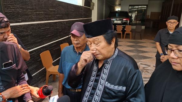 Mansyur S Mansyur S berdukacita, istri tercinta, Rosidah, meninggal dunia hari ini, Senin 5 Januari 2026. (Foto: Ravie Wardani)