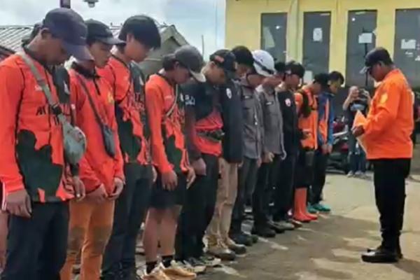 Pencarian pendaki hilang Pencarian pendaki asal Magelang yang hilang di Gunung Slamet kembali dilanjutkan. (Foto: iNews)