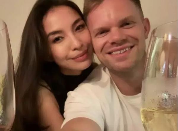 Manohara Odelia dan Kristian Hansen putus. (Foto: Instagram)