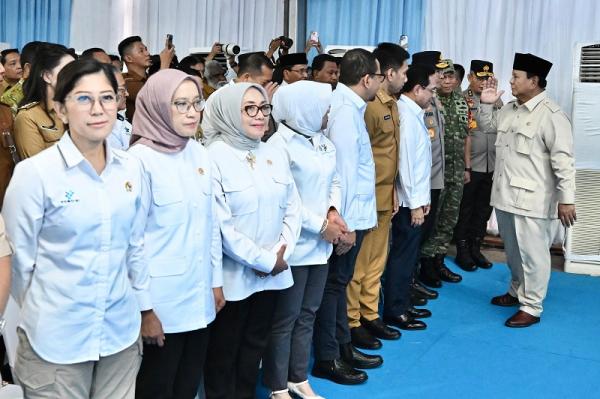 Presiden Prabowo Subianto Presiden Prabowo Subianto saat menyapa jajaran menteri, kepala daerah, serta pihak terkait. (Foto: dok KemenPANRB)