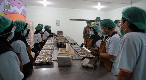 Delegasi JCCI mengunjungi SPPG Pasir Putih Delegasi JCCI mengunjungi SPPG Pasir Putih, Sawangan, Depok menyaksikan langsung proses operasional MBG. (Foto: Istimewa)