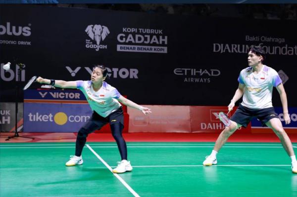 Adnan Maulana/Indah Cahya Sari Jamil Ganda campuran Adnan Maulana/Indah Cahya Sari Jamil, menembus perempat final Indonesia Masters 2026. (Foto: PBSI)