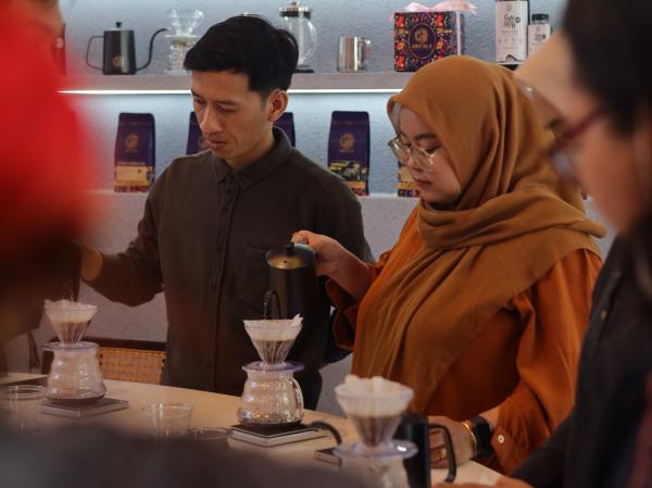 Cara ngopi kekinian, home brewing Home brewing jadi cara baru ngopi kekinian. (Foto: Istimewa)