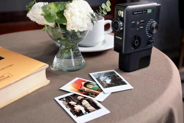 Perangkat baru keluaran Fujifilm instax mini Evo Cinema keluaran Fujifilm resmi meluncur di Indonesia. (Foto: Istimewa)