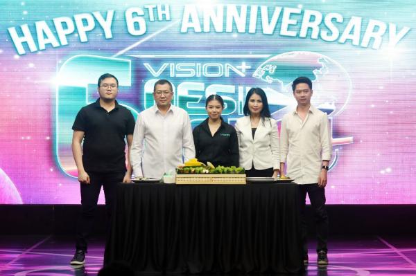 Deputy CEO Vision+ Clarissa Tanoesoedibjo Deputy CEO Vision+ Clarissa Tanoesoedibjo bersama Chairman MNC Group Hary Tanoesoedibjo dalam acara HUT Vision+ ke-6 hari ini, Kamis (29/1/2026). (Foto: Aziz Indra)