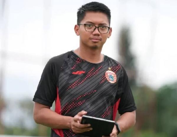 Asisten pelatih Persija Jakarta Dzikri Lazuardi Asisten pelatih Persija Jakarta Dzikri Lazuardi resmi mendapatkan panggilan Timnas Indonesia. (Foto: IST)