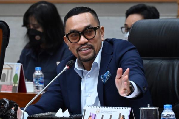 Sahroni Sentil KPK Cuma Minta Tambahan Anggaran Rp762 Miliar: Tanggung Pak, Ajuin Rp5 T