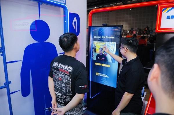 Aktivitas interaktif AI Photobooth di booth Vibrant Tri-Tone. (Foto: dok AHM)