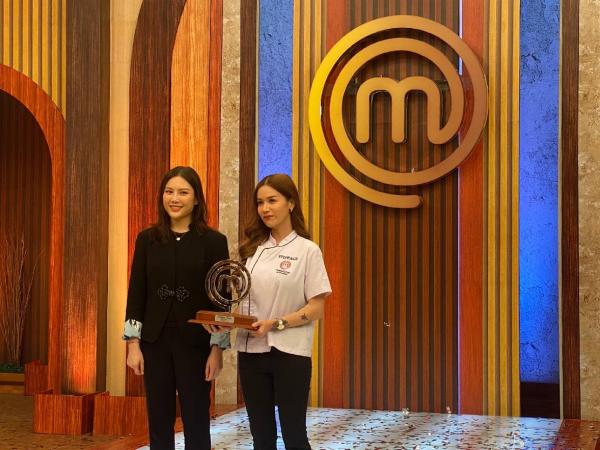 Stephanie MasterChef Indonesia bersama Co-CEO MNC Group Angela Tanoesoedibjo. (Foto: Mei Sada Sirait)