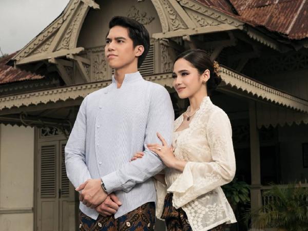 Syifa dan El Rumi El Rumi dan Syifa Hadju prewedding di Keraton Solo. (Foto: Instagram)