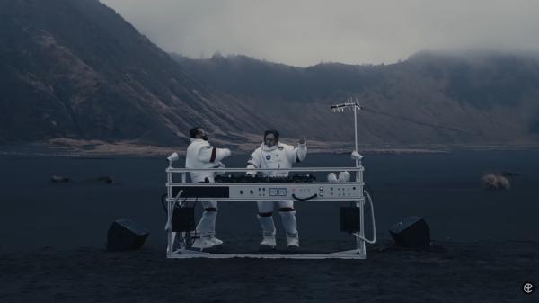 Yellow Claw syuting musik video di Gunung Bromo. (Foto: Youtube)