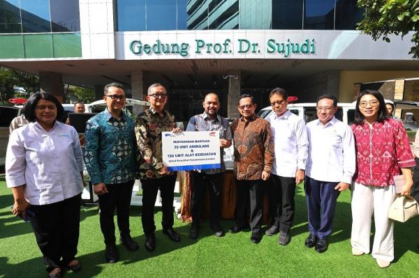 Penyerahan simbolis bantuan upaya pemulihan pascabencana di sejumlah wilayah Sumatra. (Foto: dok Astra)