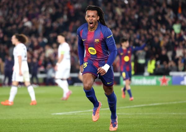 Bek sayap Barcelona Jules Kounde. Bek Barcelona Jules Kounde. (Foto: Barca Universal)