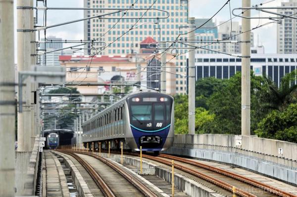 MRT Jakarta Jadi Transportasi Umum Pertama di Indonesia yang Bisa Bayar Pakai Kartu Kredit Nirsentuh