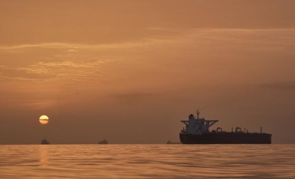 Harga Minyak Dunia Kembali Melonjak Buntut Rencana Iran Perketat Selat Hormuz
