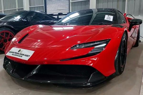 Mobil Ferrari yang bakal dilelang Kejagung (foto: Felldy Utama)