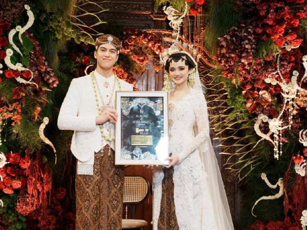 Maskawin El Syifa Maskawin El Rumi untuk Syifa Hadju pakai pound sterling. (Foto: Instagram)